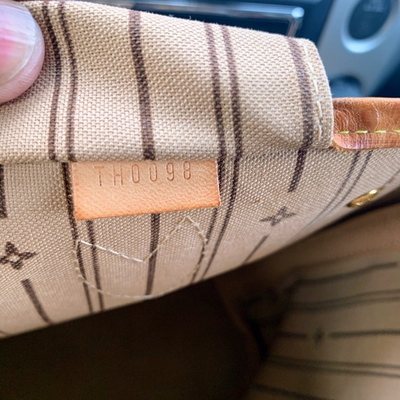 (USED) Louis Vuitton Neverfull Purse. Please message if you’re Interested.Thanks - Picture 2 of 11